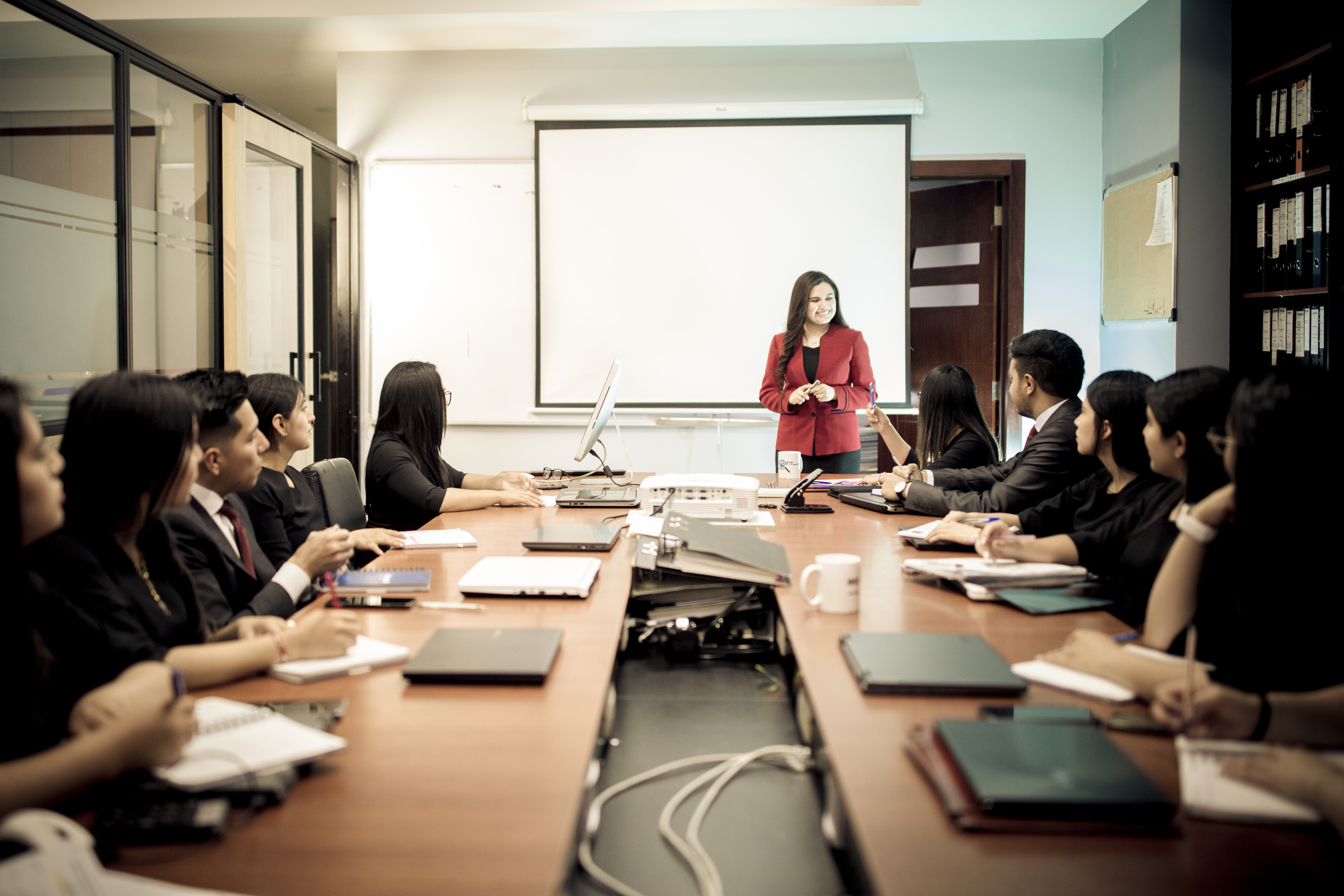 Equipo de Bestpoint en reunión de trabajo
